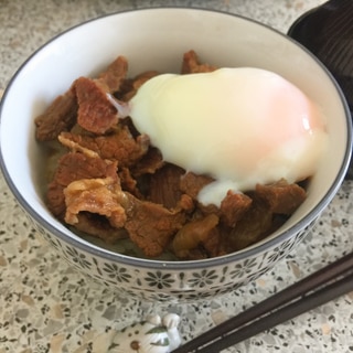 じっくり煮込んでとろとろ牛すじ丼